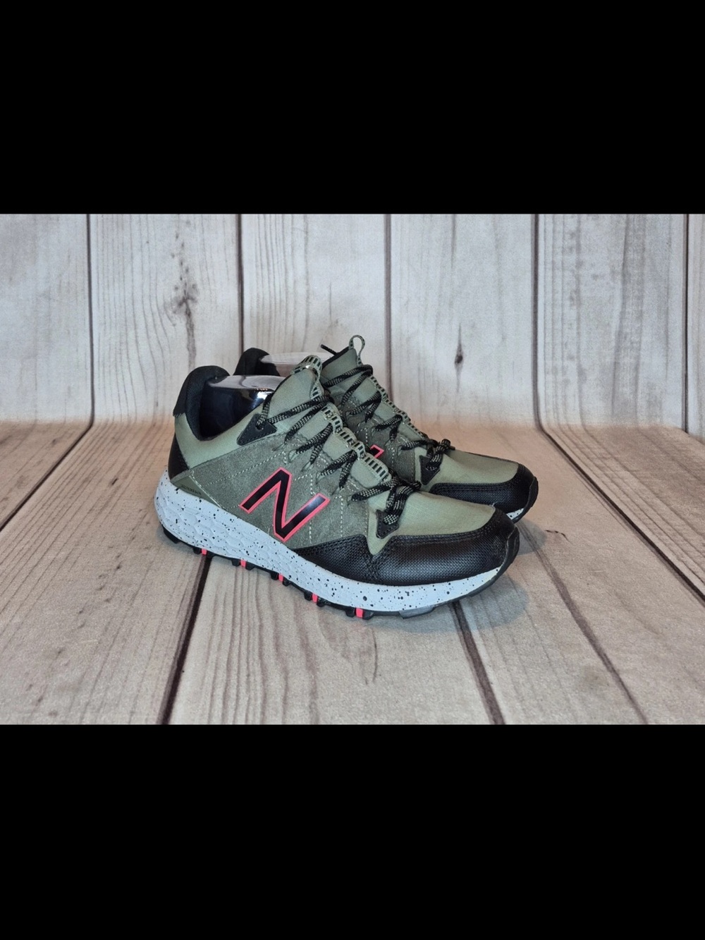 New Balance Fresh Foam Women's Size 9.5 B Green Hiking Trail  Running Shoes